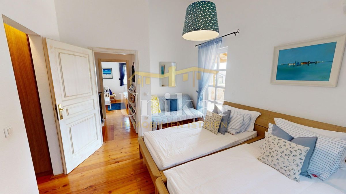 Dvojna hiša z bazenom v istrskem slogu